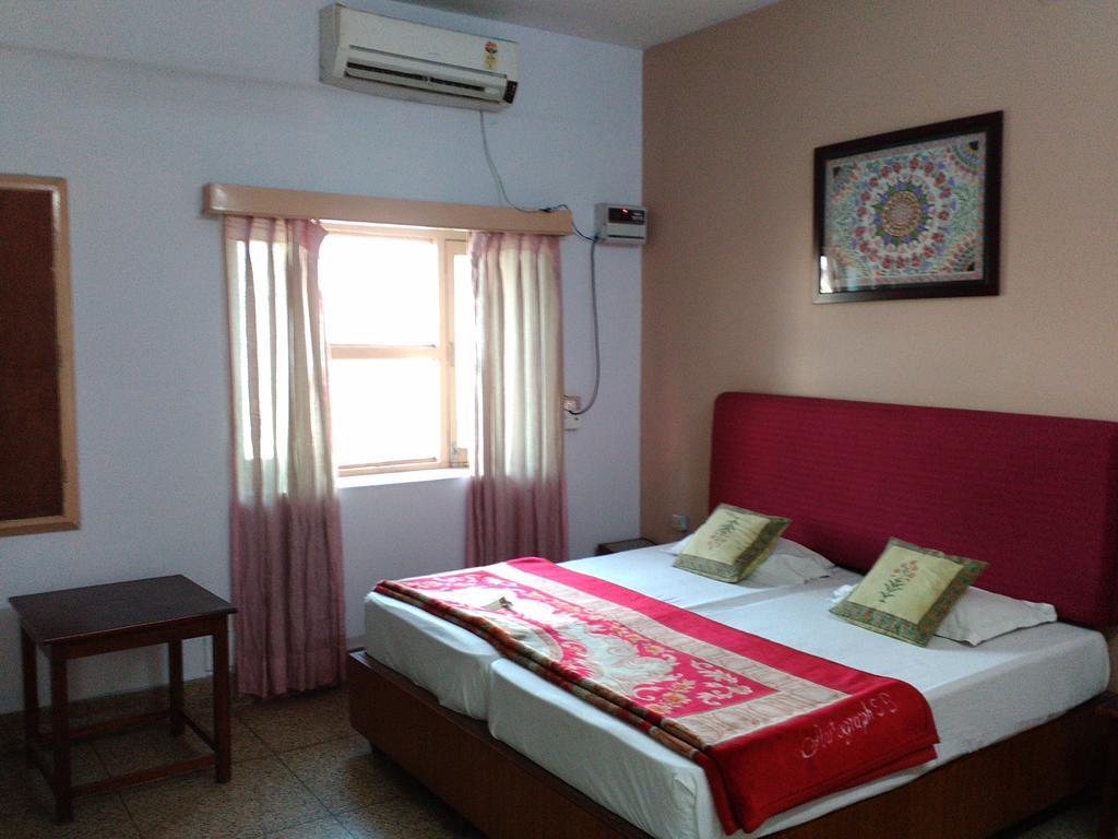 Hotel Ajaya Βαρανάσι Δωμάτιο φωτογραφία