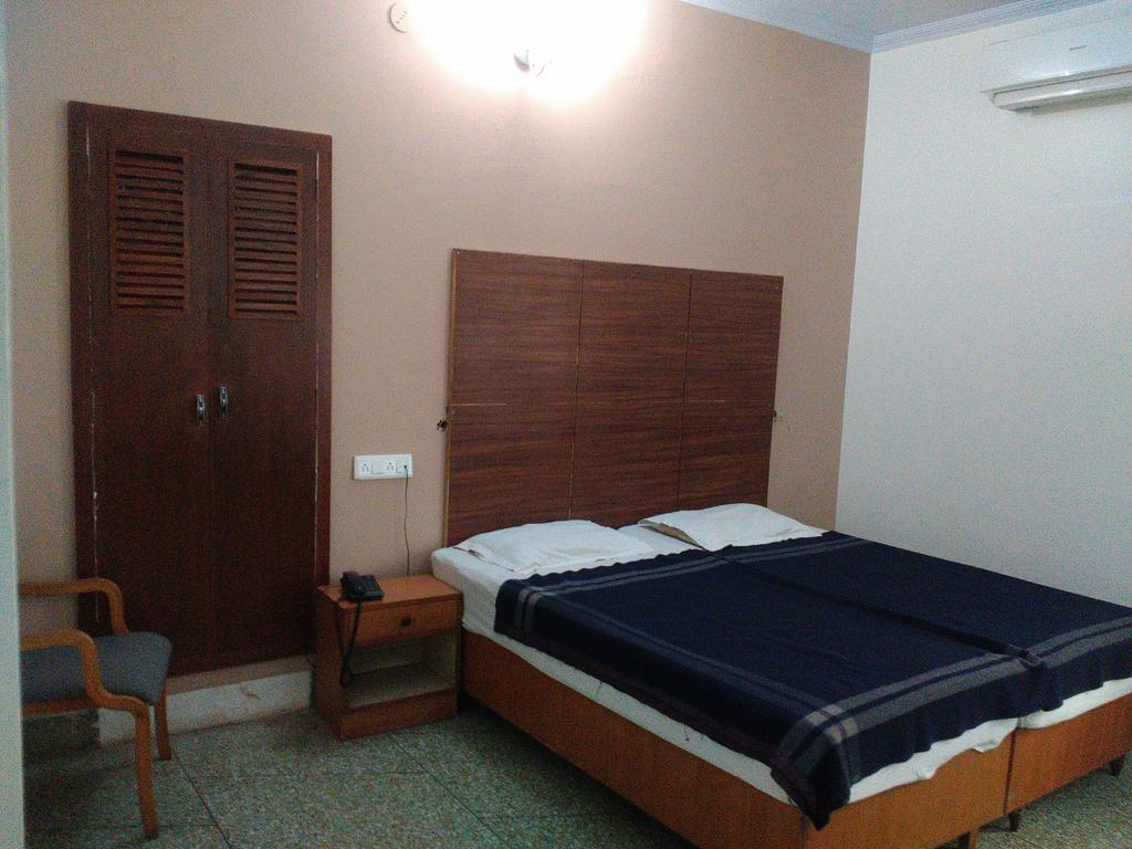 Hotel Ajaya Βαρανάσι Δωμάτιο φωτογραφία