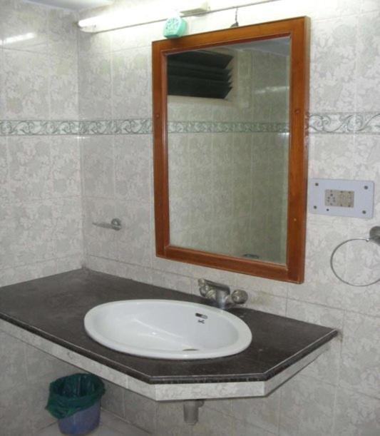 Hotel Ajaya Βαρανάσι Δωμάτιο φωτογραφία